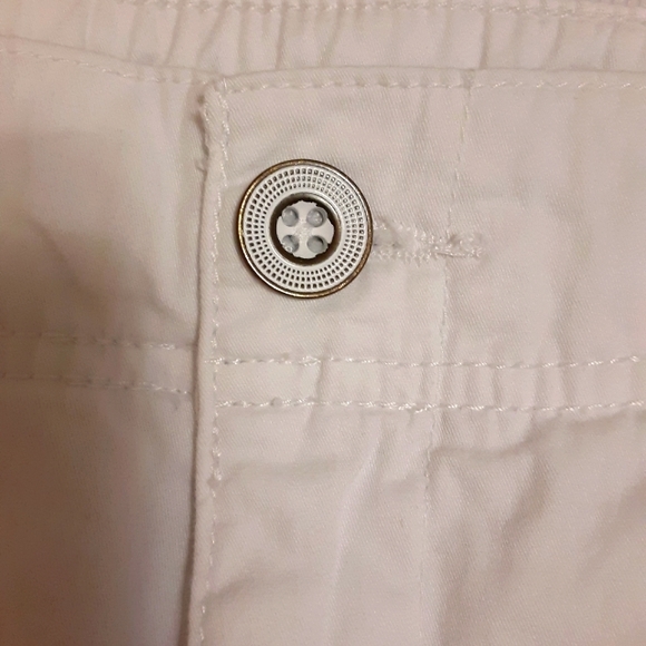 Womens cargo shorts. - Picture 4 of 9